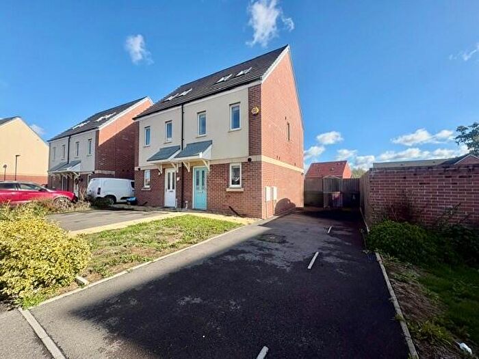 3 Bedroom Semi-Detached House To Rent In East Swindon, SN3