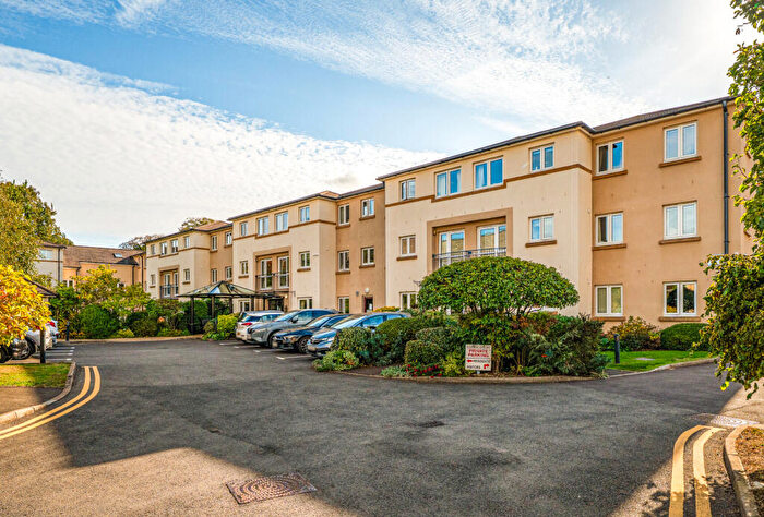 2 Bedroom Apartment For Sale In Talbot Road, Cheltenham, Gloucestershire, GL51