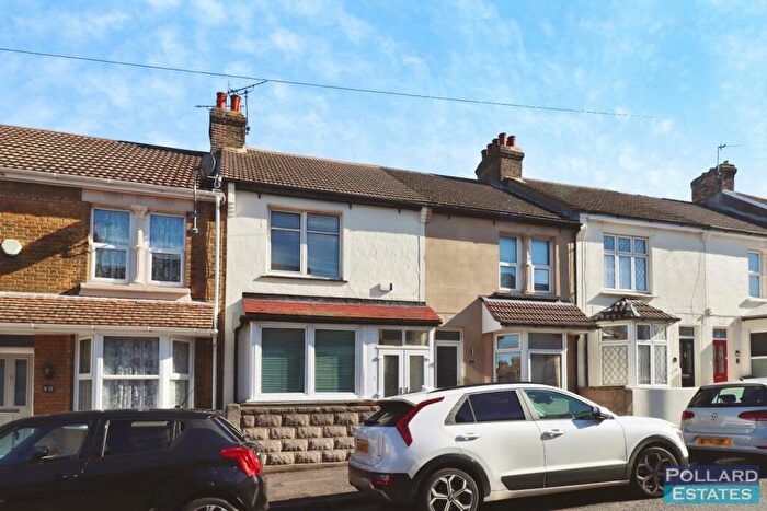 3 Bedroom Terraced House For Sale In Barnsole Road, Gillingham, ME7