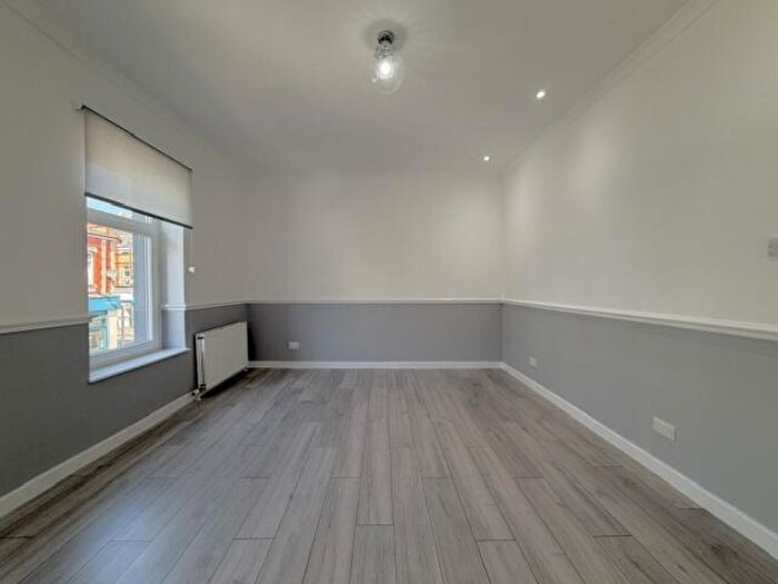 1 Bedroom Apartment To Rent In First Floor Flat, Clifton Street, Adamsdown, Cardiff, CF24