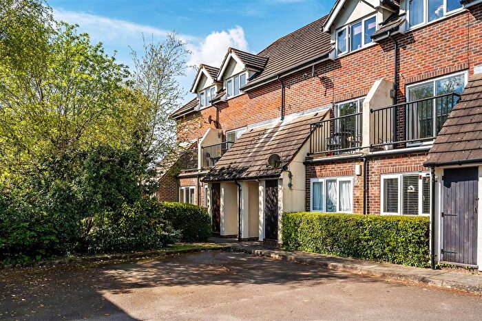 2 Bedroom Maisonette For Sale In Crowhurst Mead, Godstone, RH9