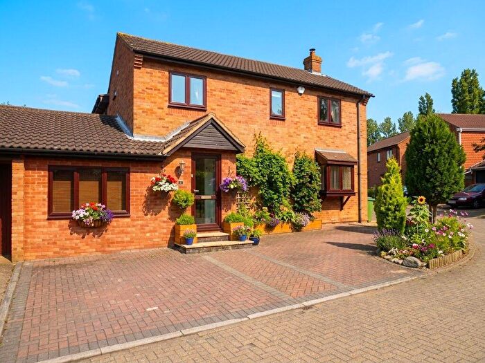 4 Bedroom Detached House For Sale In Rothersthorpe, Milton Keynes, MK14