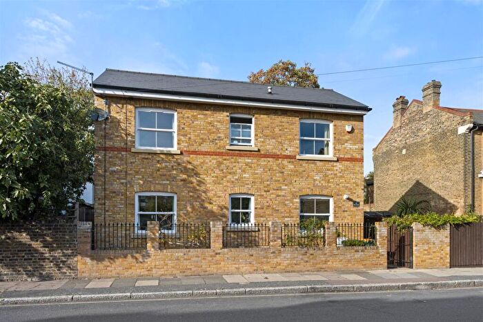 2 Bedroom Detached House For Sale In Clova Road, Forest Gate, E7