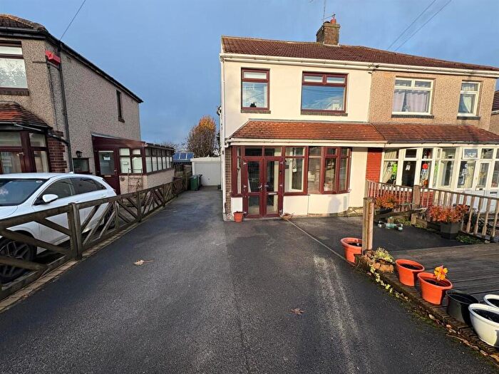 3 Bedroom Semi-Detached House For Sale In Westminster Drive, Clayton, Bradford, BD14