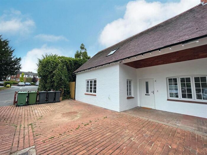 3 Bedroom Semi-Detached House To Rent In New North Road, Exeter, EX4