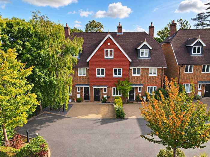 4 Bedroom Terraced House To Rent In Jubilee Close, Horley, RH6