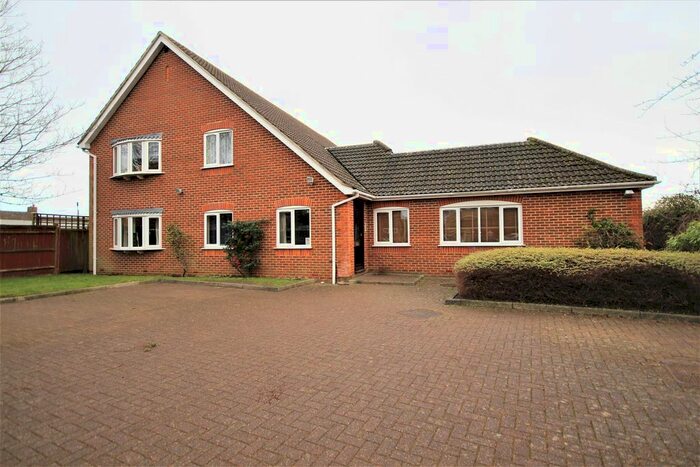 2 Bedroom Flat For Sale In Longfield Road, Twyford, Reading, Berkshire, RG10