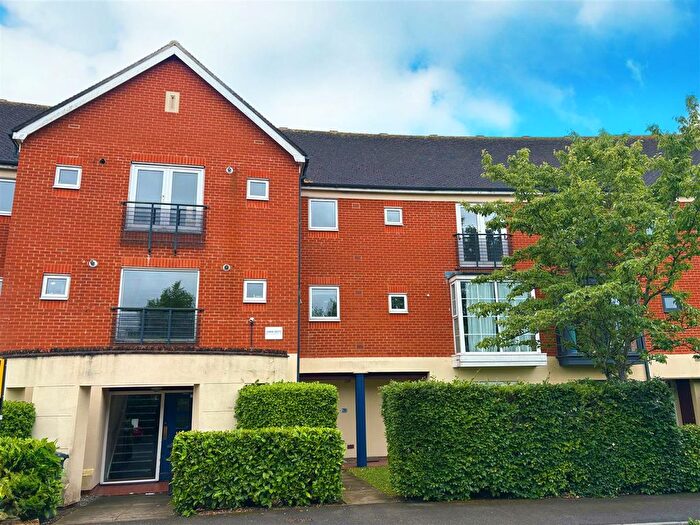 3 Bedroom Flat For Sale In Grasholm Way, Langley, Berkshire, SL3