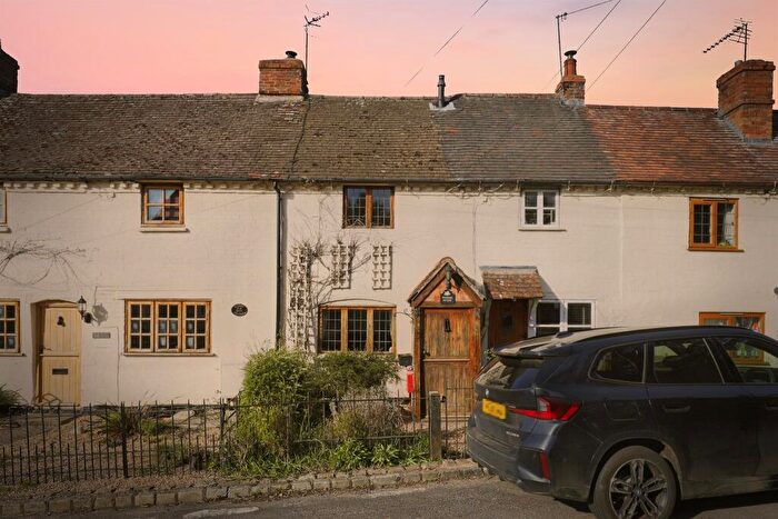2 Bedroom Terraced House For Sale In High Street, Broom, Alcester, B50