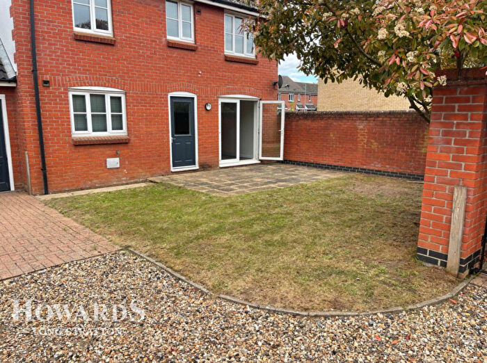 3 Bedroom Detached House For Sale In Hill Farm Road, Long Stratton, NR15
