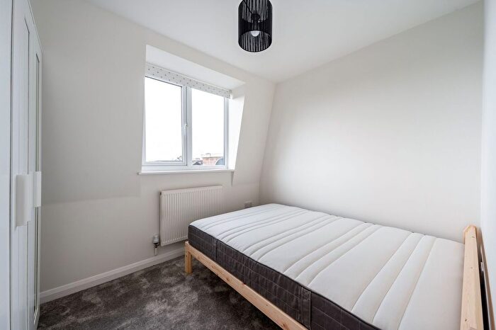 1 Bedroom Flat To Rent In Galsworthy Road, Kingston, Kingston Upon Thames, KT2