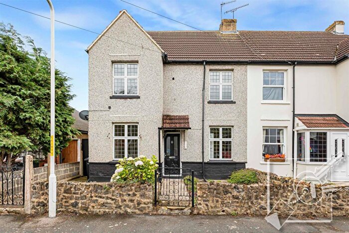 3 Bedroom Property For Sale In Laurel Avenue, Gravesend, DA12