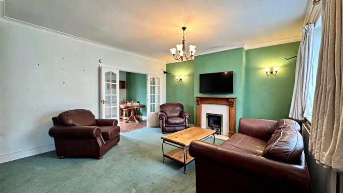 3 Bedroom Semi-Detached House For Sale In Straight Road, Romford, RM3