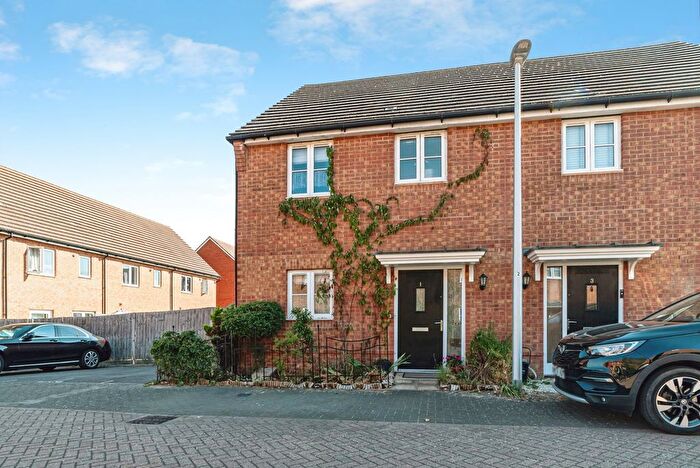 3 Bedroom Semi-Detached House To Rent In Lawrence Place, Shinfield, Reading, RG2