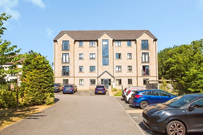 2 Bedroom Flat For Sale In Hollas Lane, Sowerby Bridge, HX6