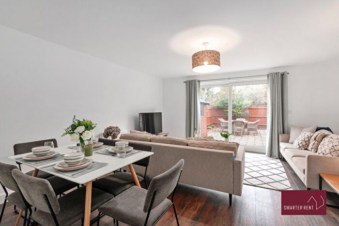 2 Bedroom End Of Terrace House To Rent In Emilia Close, Maidenhead, SL6