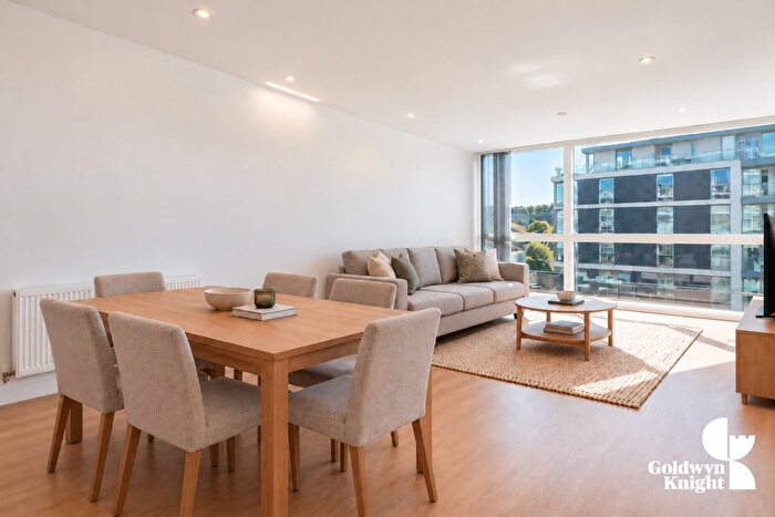 2 Bedroom Flat To Rent In River Gardens Walk, London, SE10