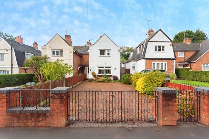3 Bedroom Semi-Detached House For Sale In Yardley Wood Road, Birmingham, West Midlands, B13