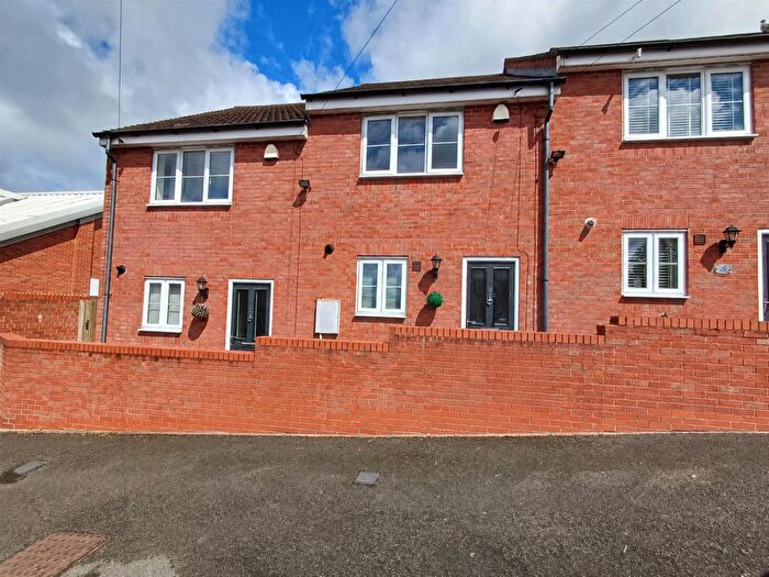 2 Bedroom End Of Terrace House For Sale In The Avenue, Rowley Regis, B65