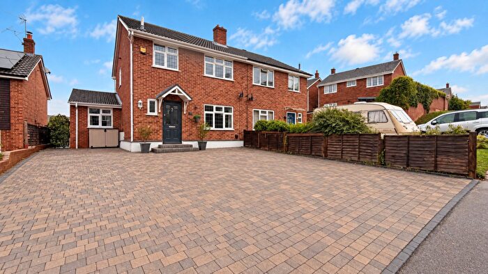 4 Bedroom Semi-Detached House To Rent In Englefield Crescent, Cliffe Woods, ME3