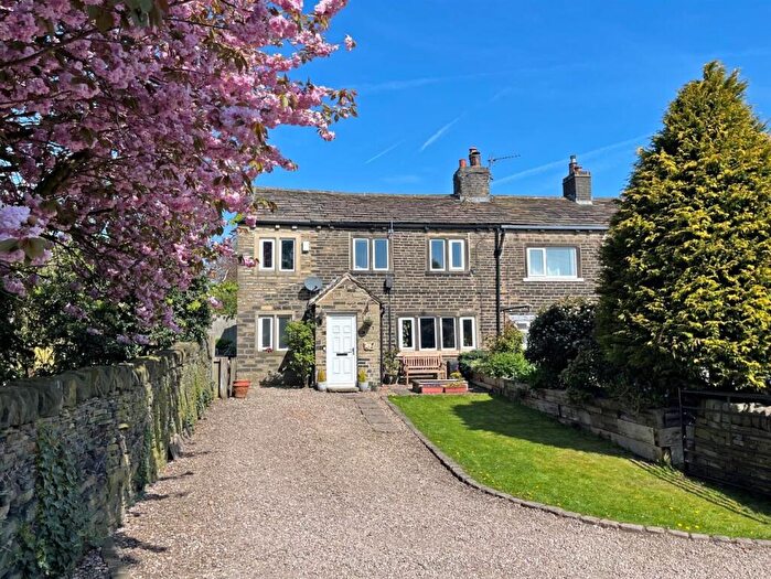 4 Bedroom End Of Terrace House For Sale In Gray Hall, Stainland, HX4