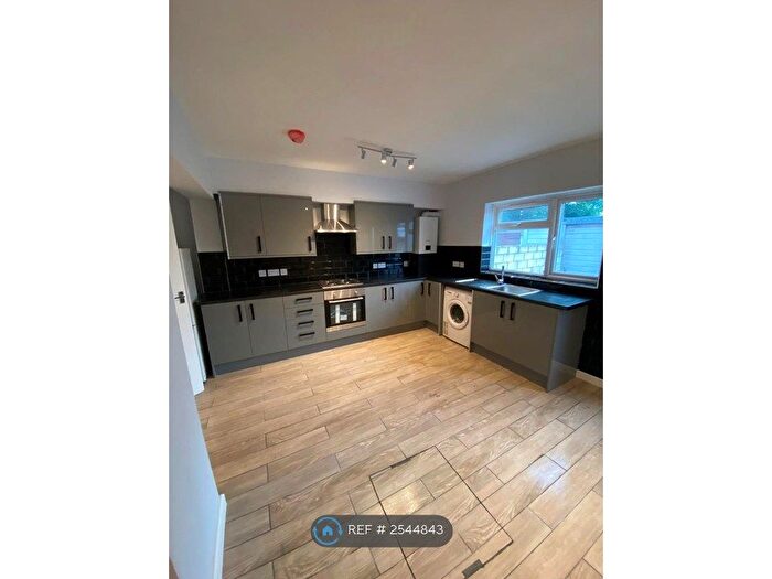 4 Bedroom Terraced House To Rent In Old Farm Close, Hounslow, TW4