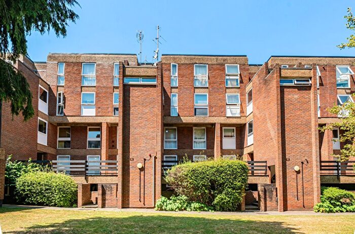 2 Bedroom Flat For Sale In Longlands Road, Sidcup, DA15