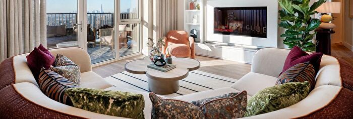 3 Bedroom Flat For Sale In Bow, Bow, E3