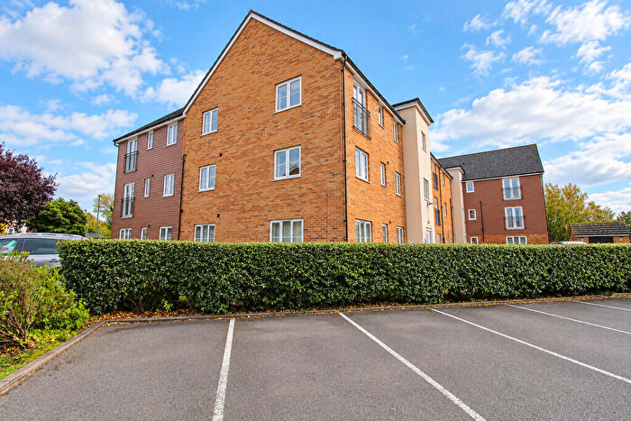 2 Bedroom Apartment For Sale In Lawford Bridge Close, Rugby, CV21