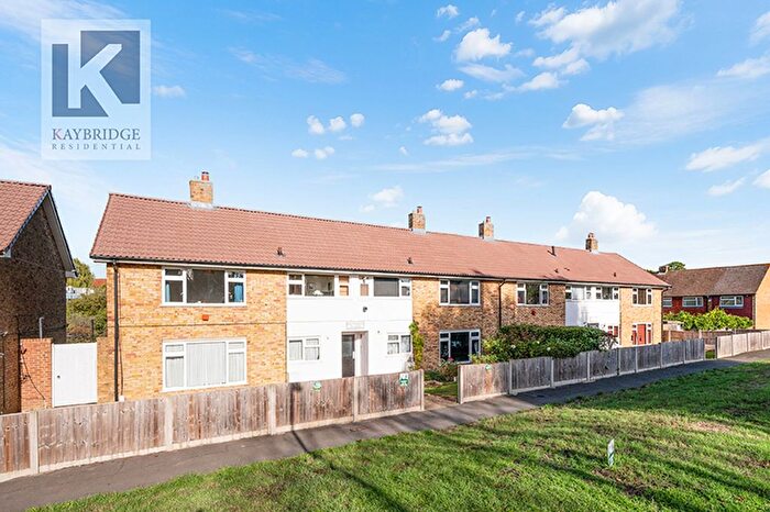 1 Bedroom Flat For Sale In Scotts Farm Road, Epsom, KT19