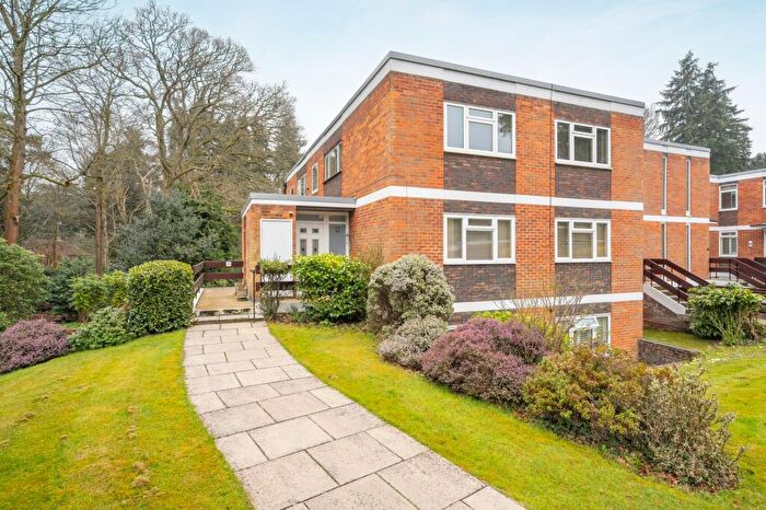 3 Bedroom Flat For Sale In Knole Wood, Sunningdale, SL5