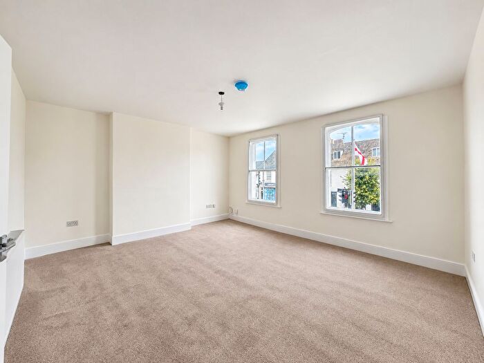2 Bedroom Flat For Sale In High Street, Royal Wootton Bassett, SN4