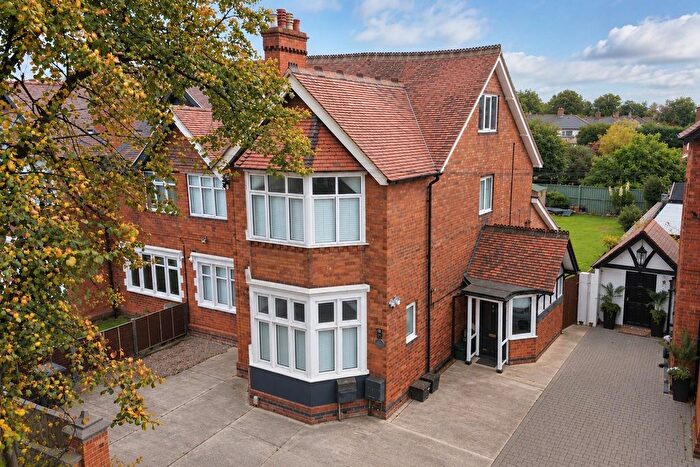 6 Bedroom Semi-Detached House For Sale In Stroud Road, Gloucester, GL1