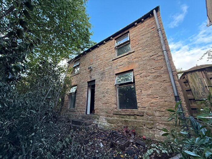 3 Bedroom Detached House For Sale In Crackenedge Lane, Dewsbury, WF13