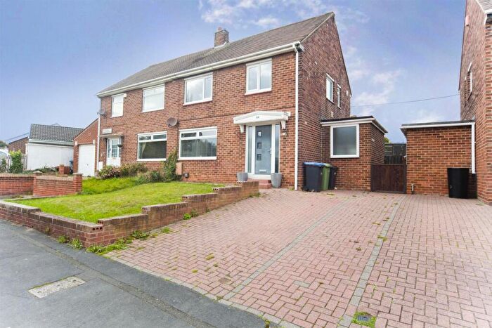 3 Bedroom Semi-Detached House For Sale In Thorntree Gill, Peterlee, SR8