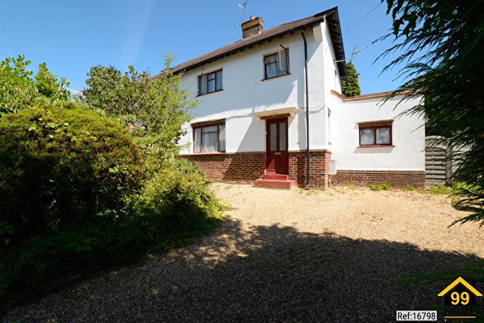 3 Bedroom Semi-Detached House For Sale In Pollards Oak Crescent, Oxted, United Kingdom, RH8