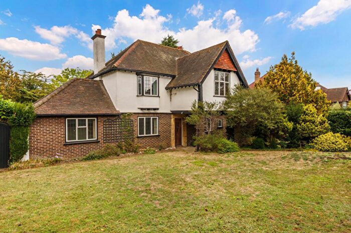 4 Bedroom Detached House For Sale In Longdown Lane North, Epsom, KT17