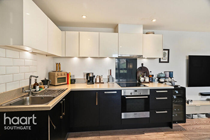 2 Bedroom Apartment For Sale In Brunswick Park Road, London, N11