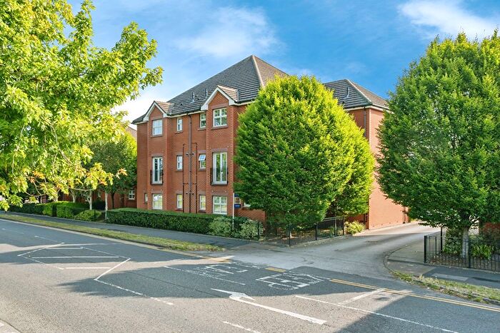 2 Bedroom Flat For Sale In Kingsway South, Warrington, Cheshire, WA4