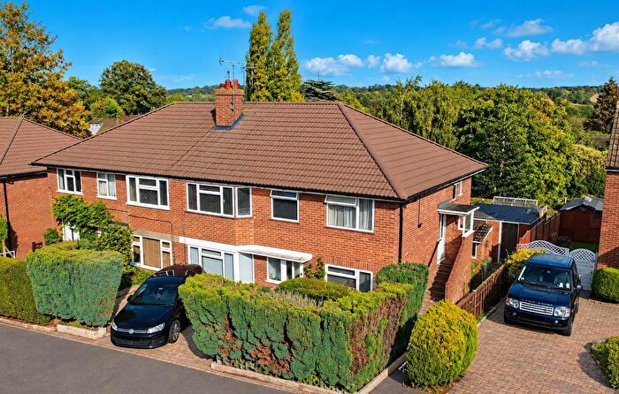 2 Bedroom Maisonette To Rent In Meadow Way, Kings Langley, WD4