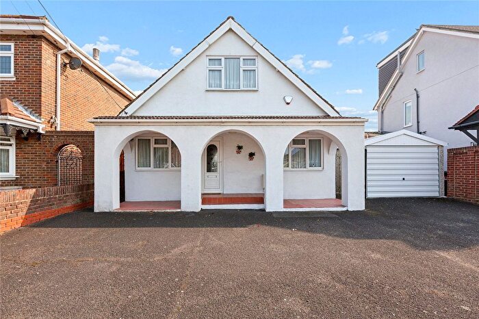 3 Bedroom Detached House For Sale In Hubert Road, Rainham, RM13