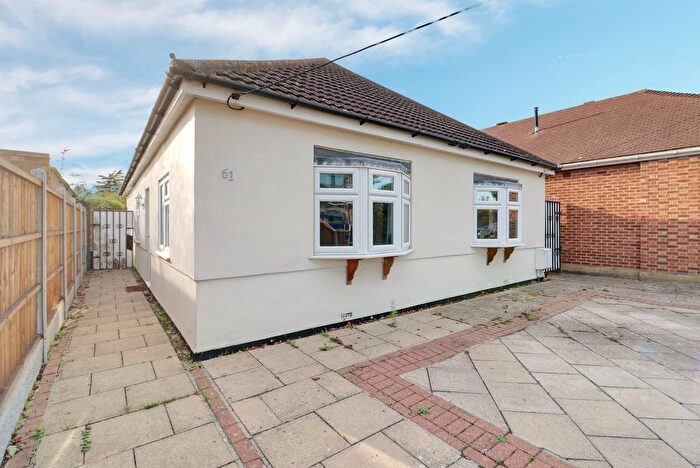 4 Bedroom Detached House For Sale In Allen Road, Rainham, RM13
