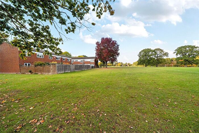 3 Bedroom End Of Terrace House For Sale In Overstand Close, Beckenham, BR3