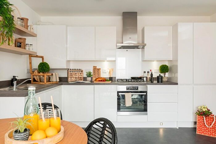 2 Bedroom Flat For Sale In "Falcon Court - Plot " At Westvale Park, Webber Street, Horley, RH6