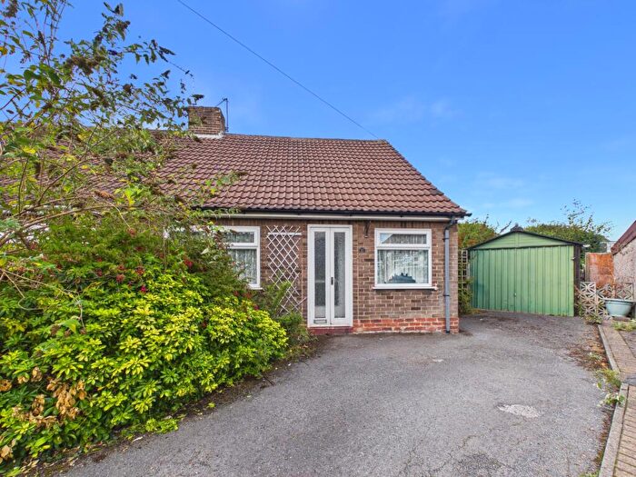 3 Bedroom Semi-Detached Bungalow For Sale In North Close, Mickleover, DE3