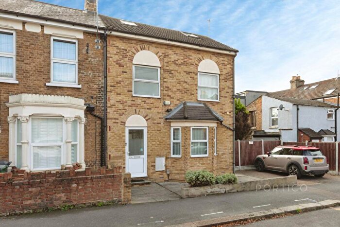 2 Bedroom Detached House To Rent In Hatherley Road, London, E17