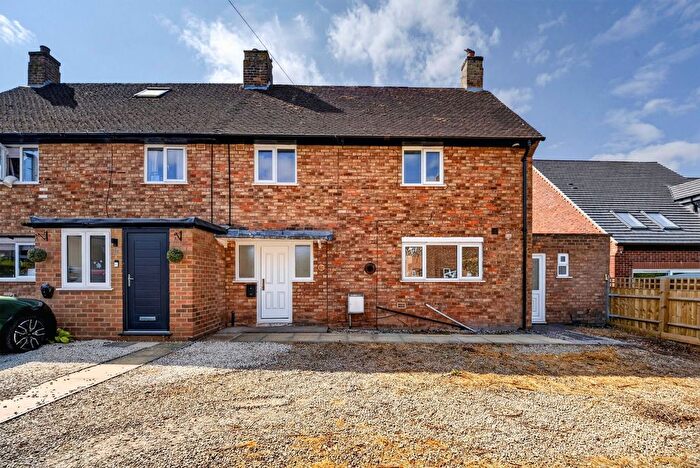 3 Bedroom Semi-Detached House For Sale In Maple Grove, Stratford-Upon-Avon, CV37