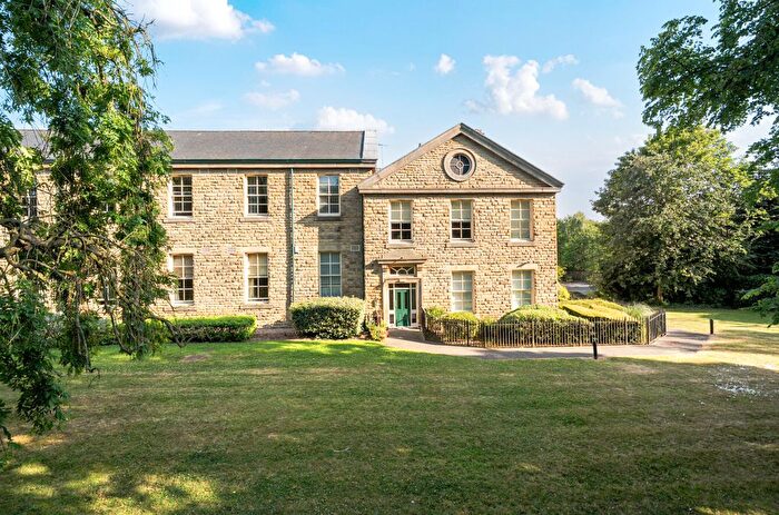 2 Bedroom Flat For Sale In Stoneleigh Court, Shadwell, Leeds, LS17