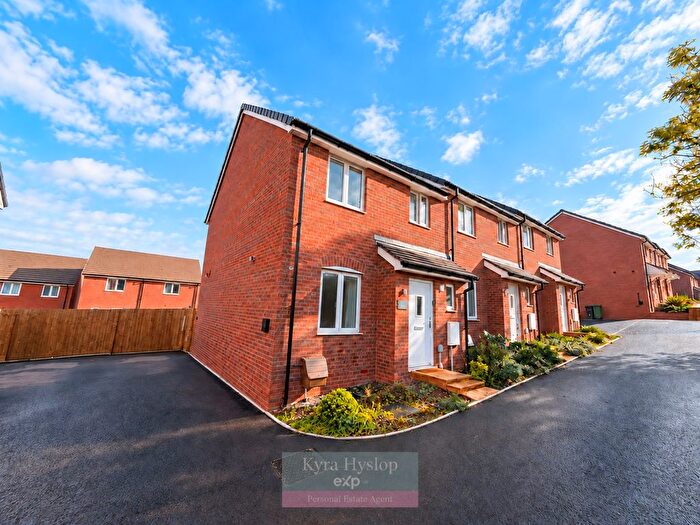 3 Bedroom Semi-Detached House For Sale In Nickleby Road, Exeter, EX2
