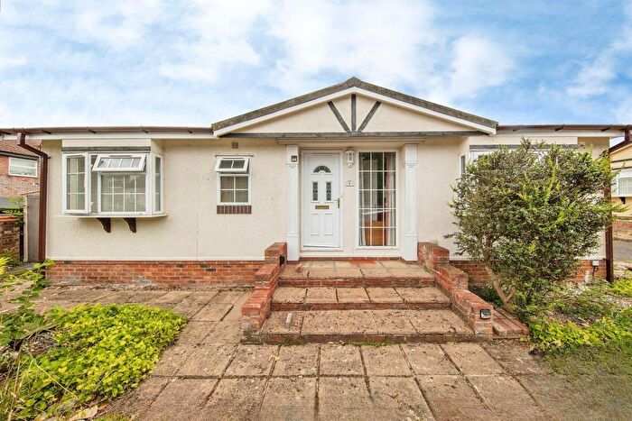 2 Bedroom Mobile/park Home For Sale In Lavenham Road, Ipswich, IP2